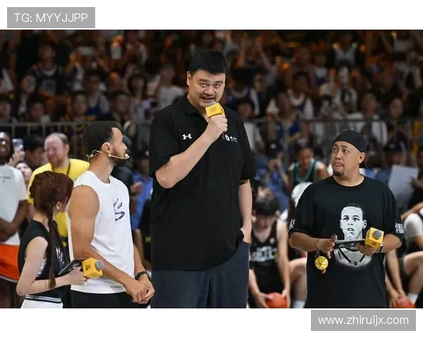 法儿与姚明亲密合影展现友谊与篮球魅力的完美瞬间