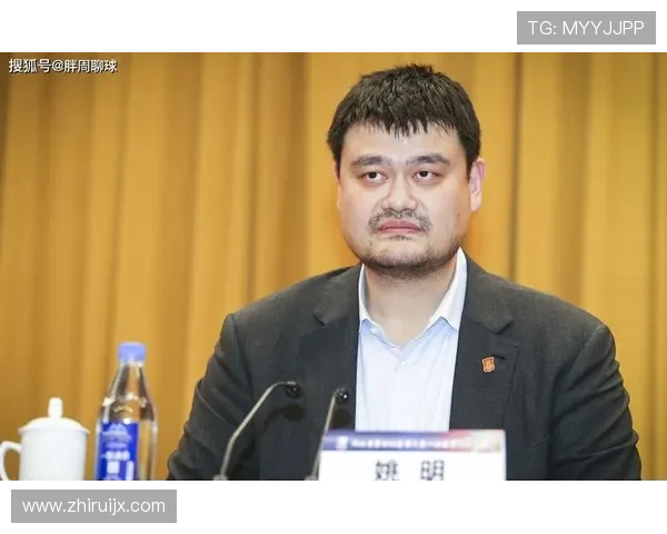 胡吉姚明：从篮球场到商业巨头的传奇之路与人生启示